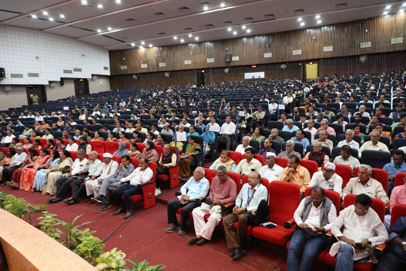 Our Chairman Hon’ble Farhat Jamal received Padam Gaurav Award conferred to Late Fatma Rafiq Zakeria (Padamshree in Education) with the hands of Hon'ble Shri Ramnath Kovindji former President of India at Dr.Babasaheb Ambedkar Marathwada University,Aurangabad on 22.07.2023