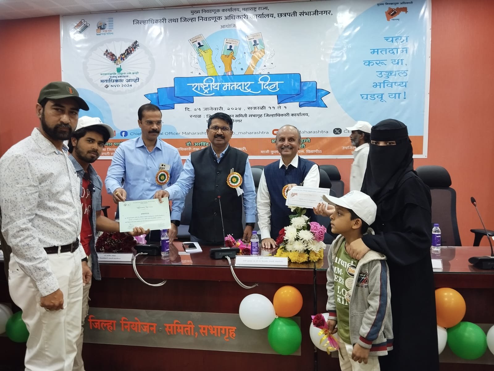 1)Umme Hani Salma won the prize for short film(Rs-11000/-, and  2) Shaikh Musab(3000/-) got the prize in Slogan competition on the occasion of National voters day organised by Collector's Office, Aurangabad. Principal, Dr.Mazhar Ahmad Farooqui congratulated the students and Dr. Mujtaba Quadri on this occasion