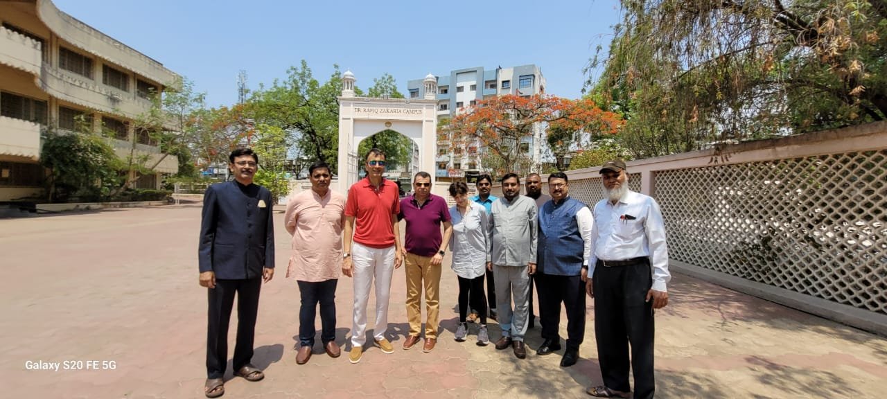 Senior journalists visited our campus Mr Ruchir Sharma, senior journalist and economics expert, Dr. Prannoy Roy and 20 other journalists