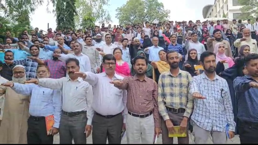 Reading Inspiration Day is celebrated on 15th October on the occasion of  Birth anniversary of ex President of India A.P.J. Abdul Kalam at Maulana Azad College, Roujabagh, Aurangabad. On this occasion, all the teachers and students participated and pledged to give time for reading every day.