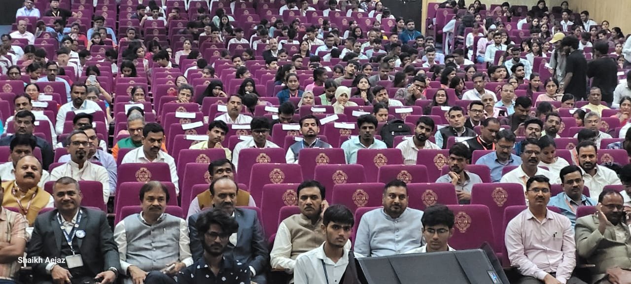Principal Dr.Mazahar Ahmed Farooqui Received first prize for MAC Best Green Club, in presence of Honarable Minister of Higher and Technical Education Govt.of Maharashtra Shri Chandrakantji Dada Patil, Director of Higher and Technical Education, Govt of Maharashtra Dr. Shailendra Deolankar, Vice Chancellor Technological University  Prof Bhirud. Director, Technical  Education, Govt of Maharashtra Dr.Vinod Mohitkar and WASH specialist and Climate Focal Point UNICEF Maharashtra, Mr.Yusuf Kabir. Congratulations to MAC Green Club Volunteers, Students and all Staff members of Junior and Senior College. Prize distribution event was held at COEP Technological University Pune, on 29-09-25 at 10:00 am