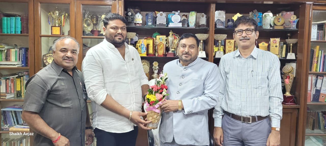 Dr. Vidhate (Principal) and Ajaydada Dhonde Patil, Senate members, visited the college today and felicitated Dr. Mazahar Farooqui for receiving the Green Club Award.