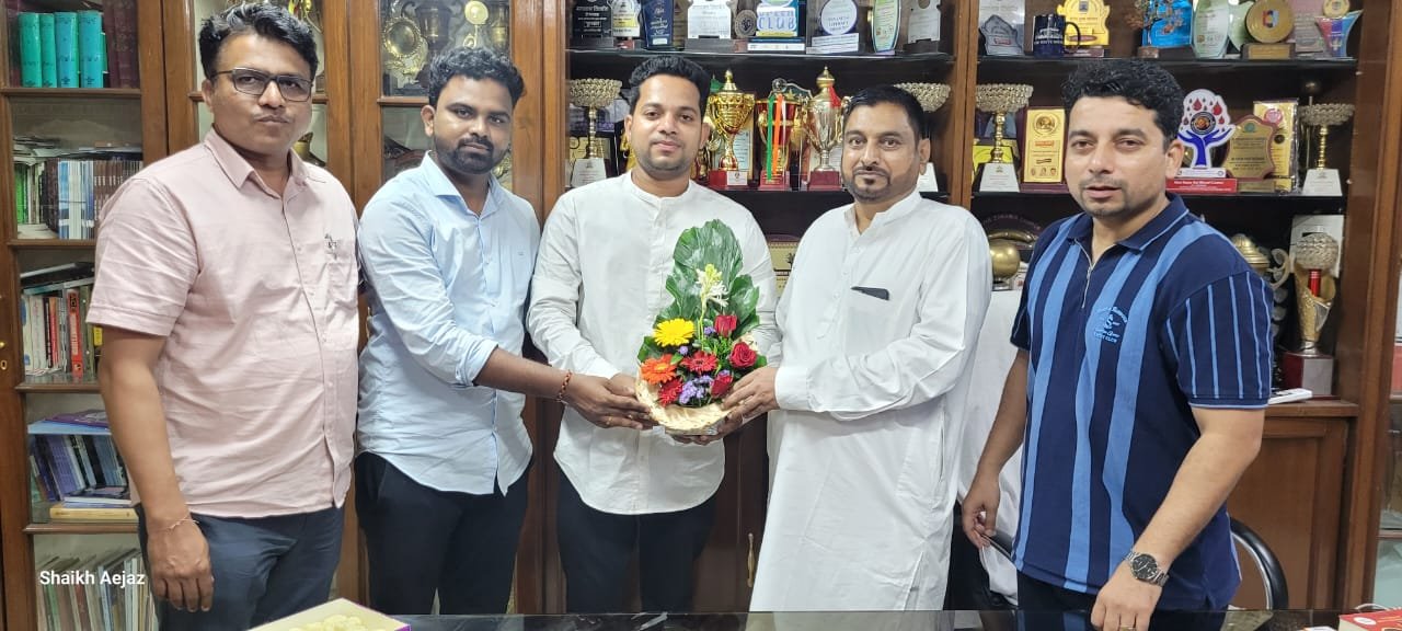 Sayyed Dawood Sayyed Mohammad, an alumnus of the college, has been appointed as Clerk-cum-Typist in the Sambhajinagar (Aurangabad) Municipal Corporation. He visited the college immediately after receiving his appointment order.