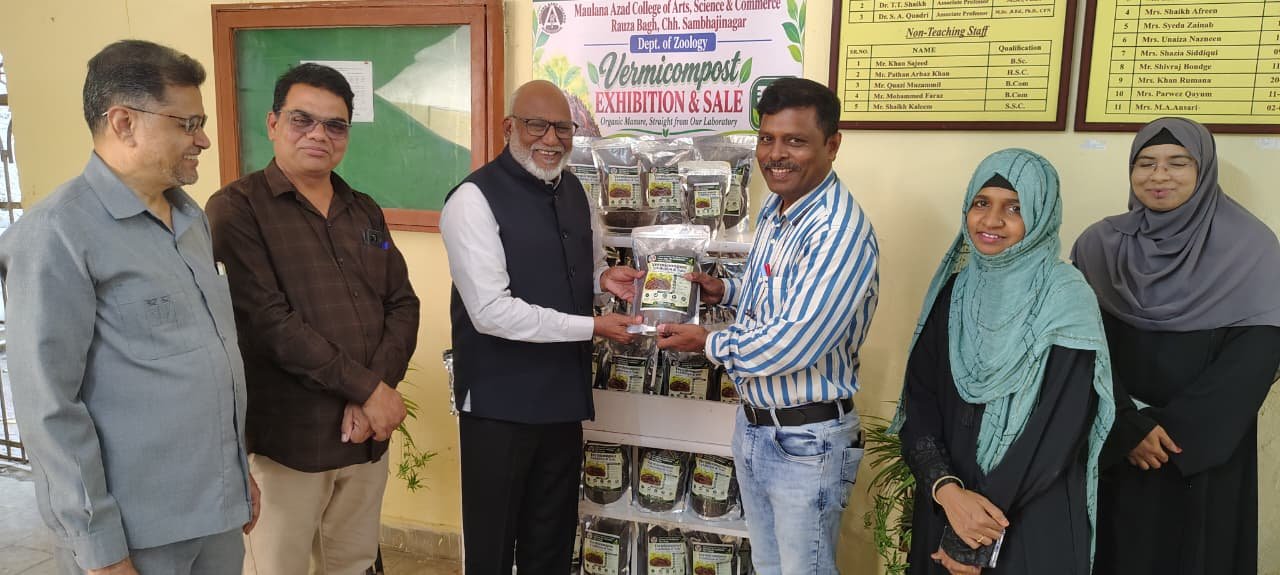 The Vermicompost Exhibition & Sale Counter was inaugurated by Principal Capt. Dr. Maqdoom Farooqui at Maulana Azad College of Arts, Science & Commerce, Chhatrapati Sambhajinagar.  On this occasion, Principal Dr. Farooqui stated that 
